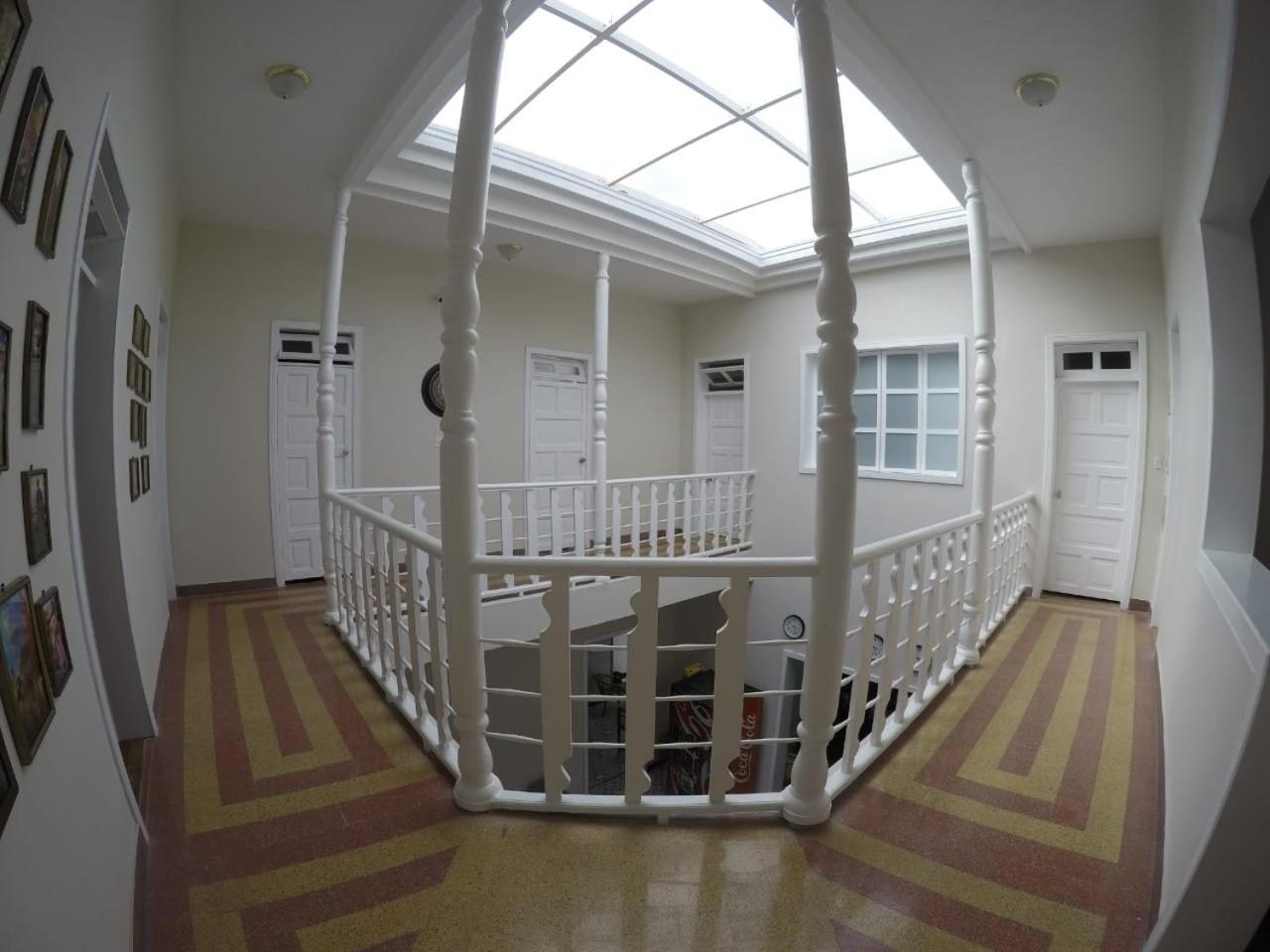 Nomad Hostel Medellín Buitenkant foto